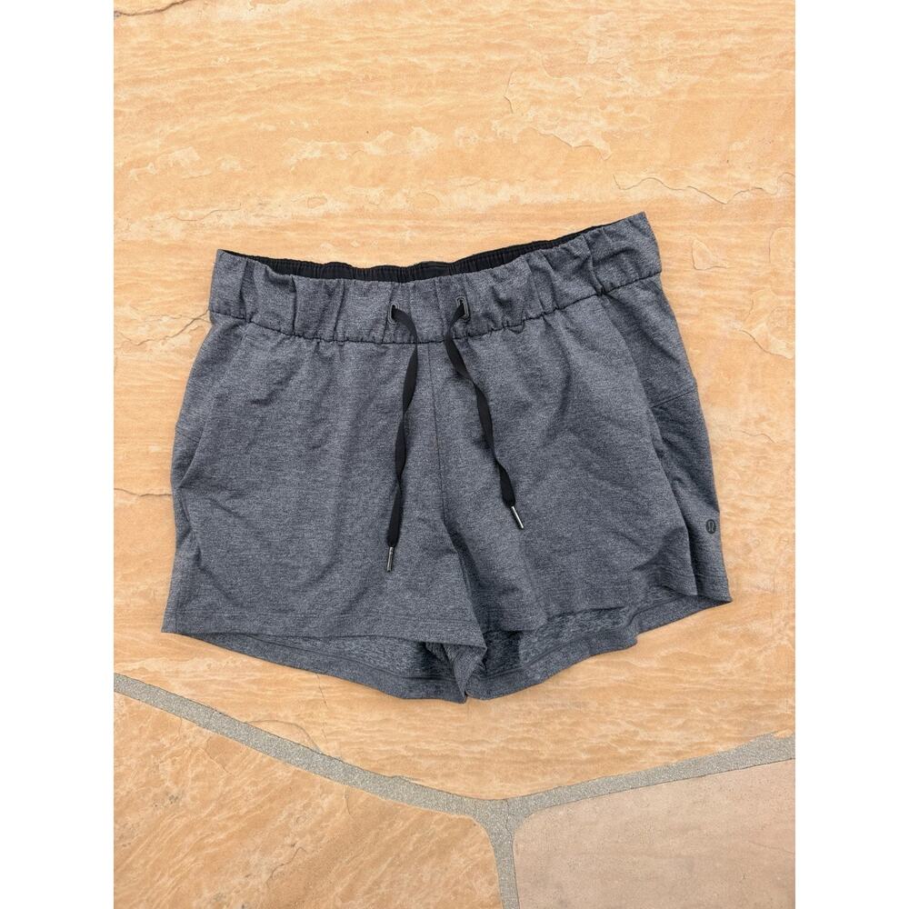 Lululemon Womens On The Fly Shorts Size 8 Heathered Grey Pockets 2.5" AG